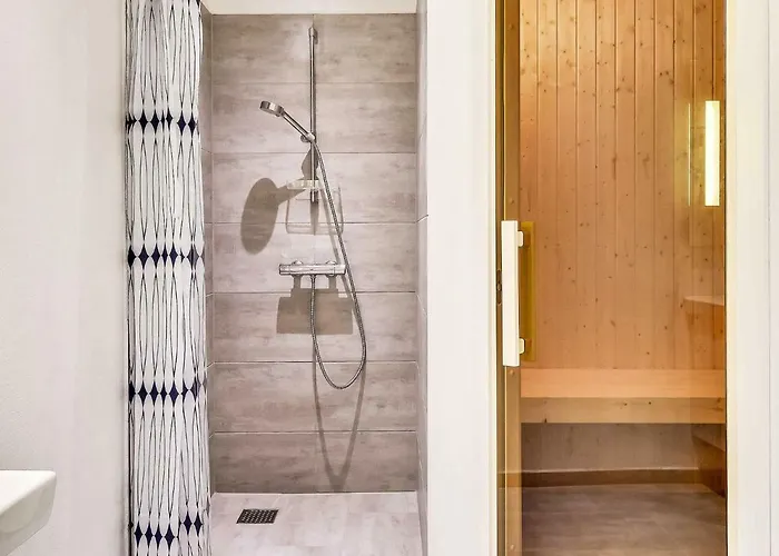 8 Person In Oksb L Oksbøl